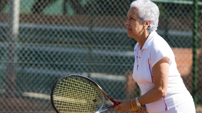 Cách Chơi Tennis An Toàn Cho Người Già