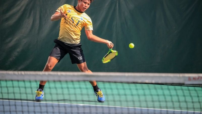 So Sánh Tennis Chuyên Nghiệp Và Tennis Phong Trào